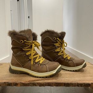 Santana Canada Majesty women’s size 6